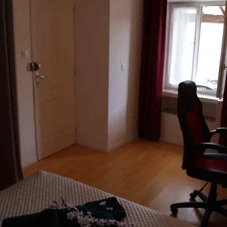 Maison Confortable 4 Personnes - 2 - Espaces Partagés * Saint-Sauvant (Vienne)